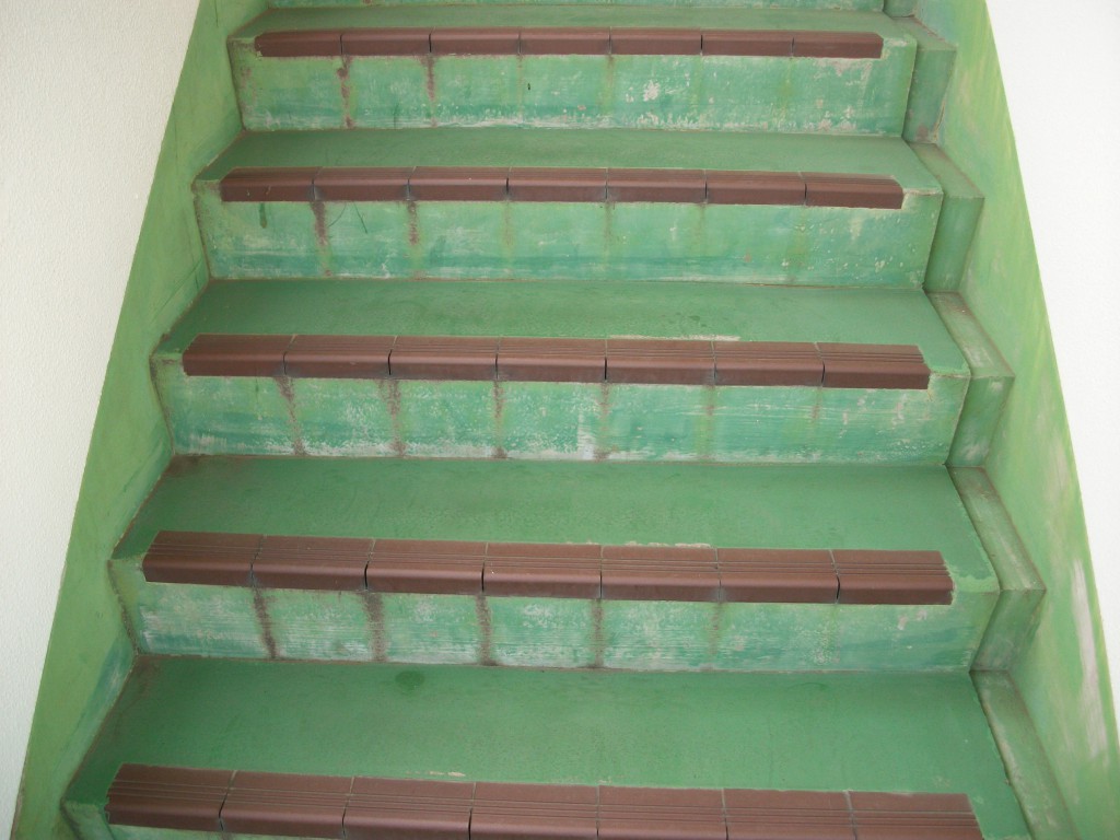 共用階段の交換工事の施工前