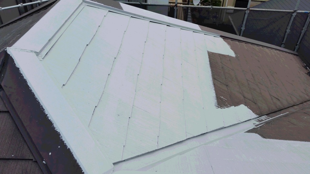 埼玉県の屋根塗装工事の下塗り施工
