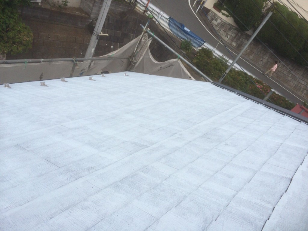 屋根の下塗り塗装施工