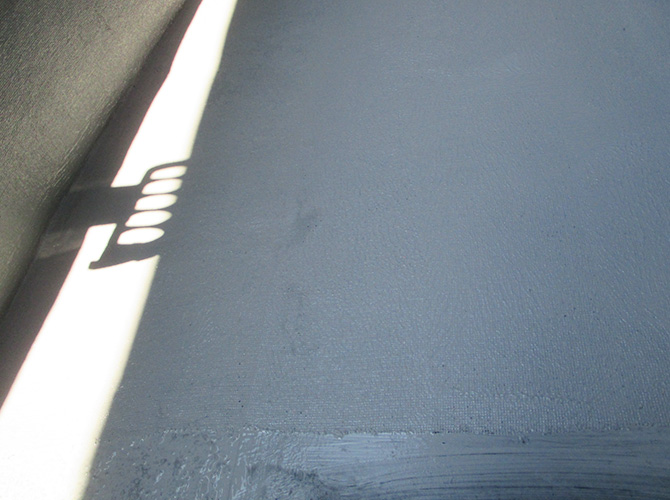 バルコニー床部分の防水材の塗布完了後