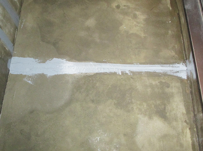 バルコニー床目地部分のシーリング材塗布