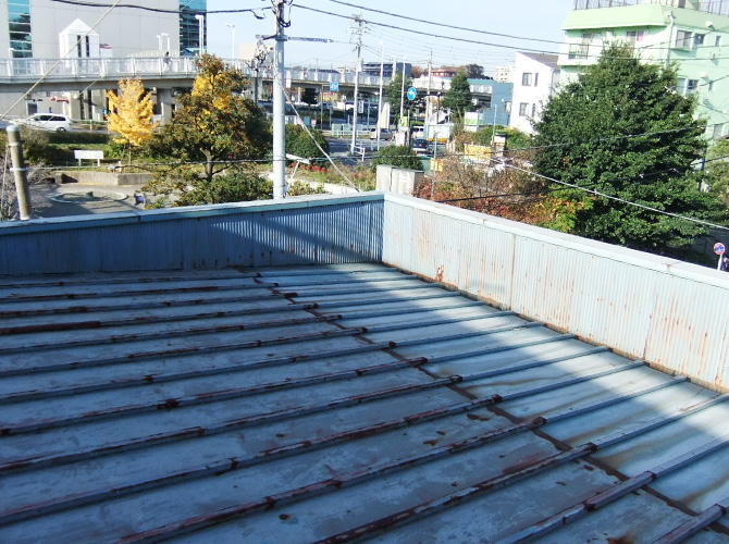 屋根塗装工事の施工前の状態