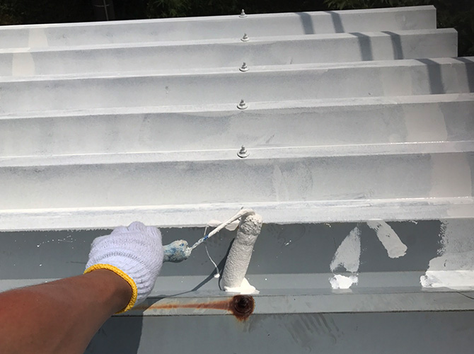 折板屋根の錆止め塗装