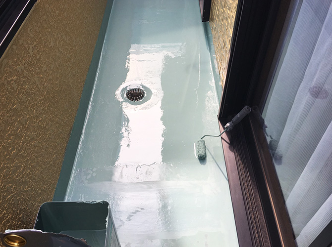 バルコニー床2層目の防水材塗布