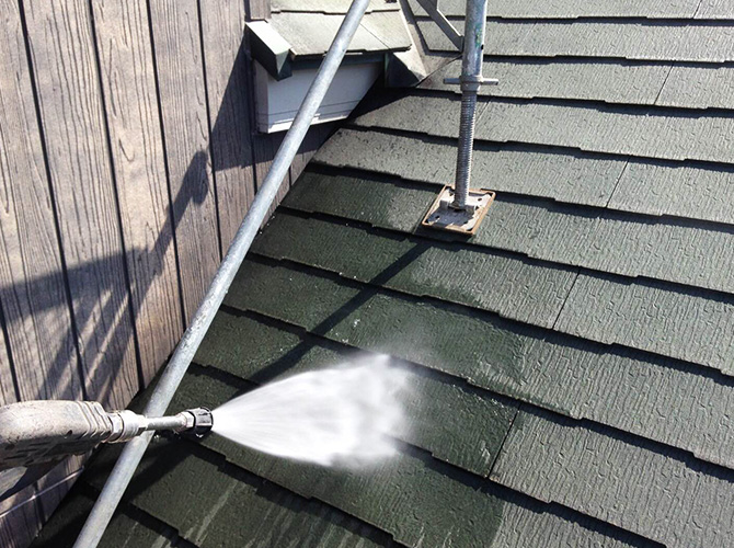 屋根の暑さ対策の高圧洗浄