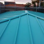 草加市S様邸の屋根葺き替え工事 – 金属屋根の瓦棒葺き替えリフォーム